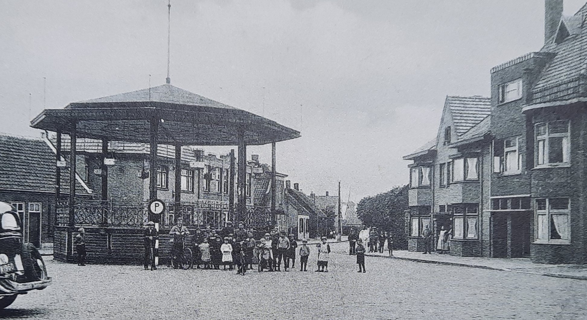 Klik voor foto in apart venster steenbergen__kinderen_van_jan_en_van_charel__ward__virginie_steenbergen_en_chel_in_het_raam_1935_-_steenbergen_eduard__kaatsheuvel_1890-1950_-_gianotten_printed_media_-_tilburg_-_pag._203_onder_detail.jpg