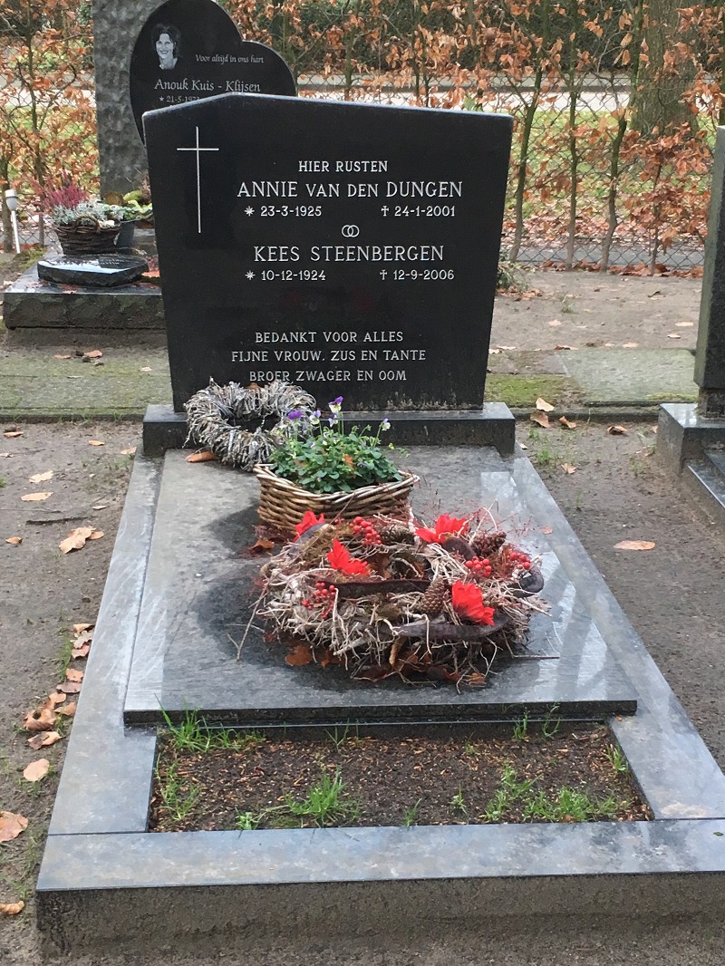 steenbergen_kees__en_annie_van_den_dungen__begraafplaats_st._jozef_in_kaatsheuvel_-_online-begraafplaatsen_-_foto_1360205.jpg